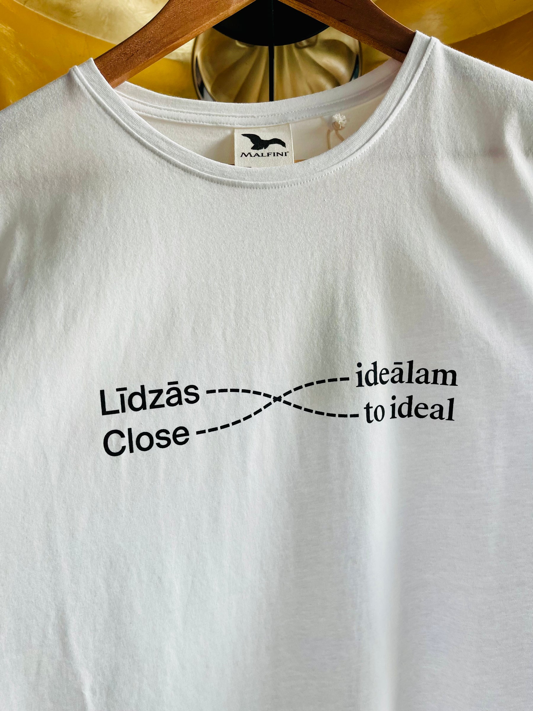 T-krekls “Līdzās ideālam”